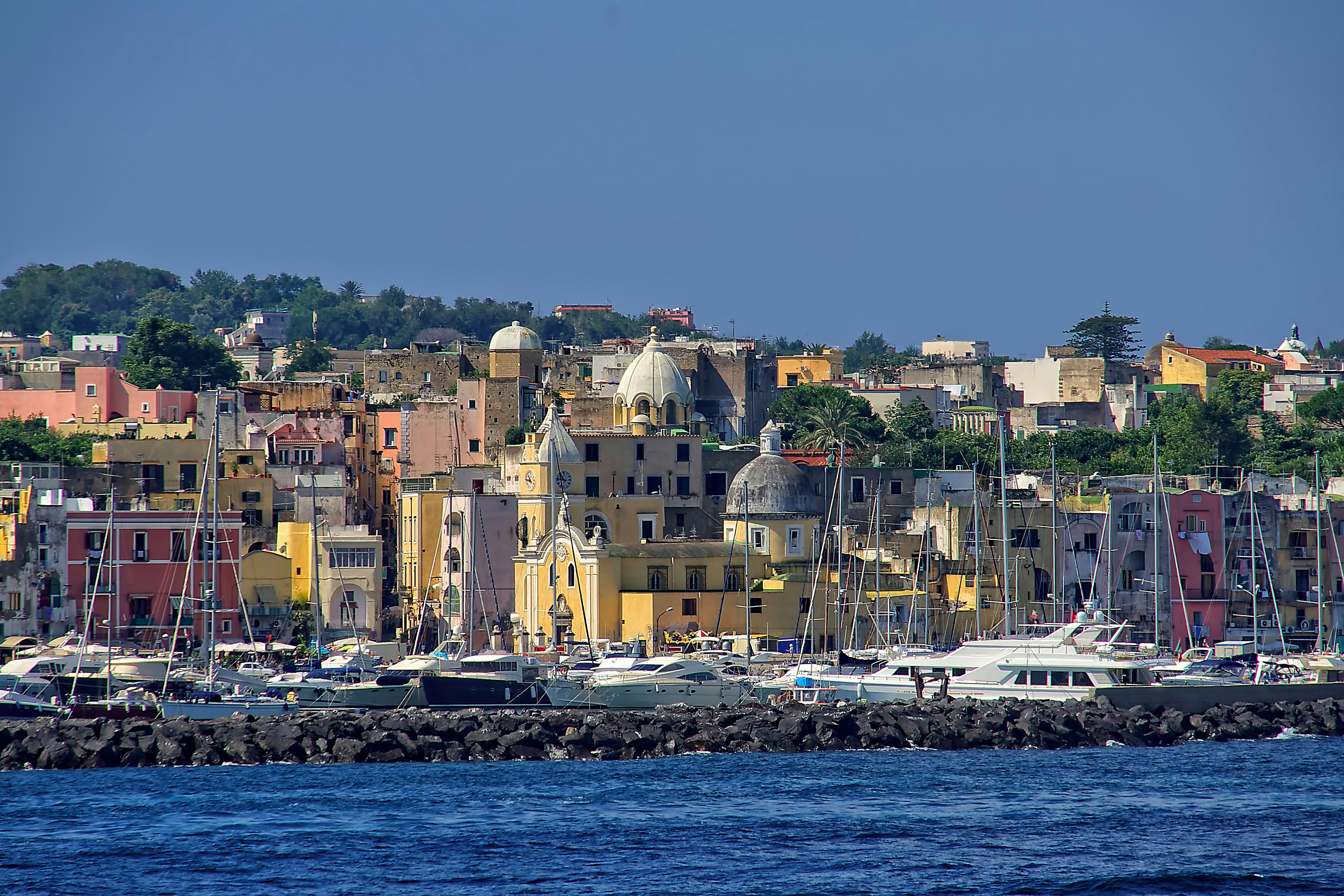 Cosa fare a Ischia: guida completa tra mare, terme e borghi